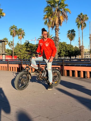 "Fat tire electric bike navigating Barcelona streets, offering comfortable and eco-friendly exploration of the city's landmarks and attracti